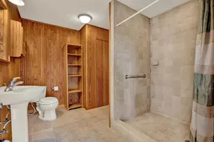 9618 N Hartts Dr, Tampa, FL 33617 - Photo 17