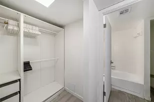 201 W Laurel St, Tampa, FL 33602 - Photo 15