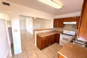 1050 62nd Ave S, Saint Petersburg, FL 33705 - Photo 13