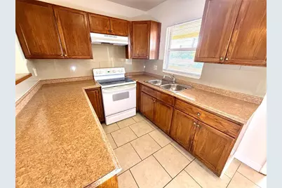1050 62nd Ave South #E-4, Saint Petersburg, FL 33705 - Photo 11