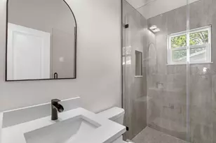 8405 Woodlake Dr, Tampa, FL 33615 - Photo 21