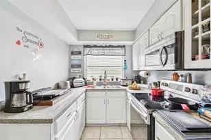7611 La Mesita Ct, Tampa, FL 33615 - Photo 5