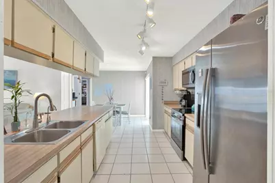 15830 Glenarn Drive, Tampa, FL 33618 - Photo 7