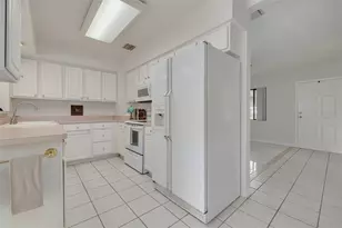 1358 Admiral Woodson Ln, Clearwater, FL 33755 - Photo 9