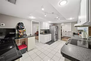 617 Pine Forest Dr, Brandon, FL 33511 - Photo 11