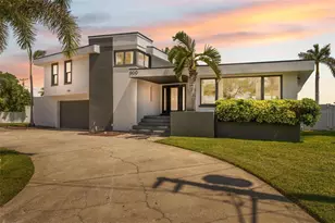 900 79th St S, Saint Petersburg, FL 33707 - Photo 3