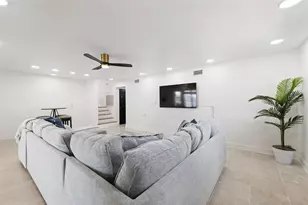 900 79th St S, Saint Petersburg, FL 33707 - Photo 47
