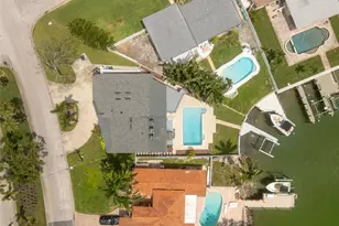 900 79th St S, Saint Petersburg, FL 33707 - Photo 71