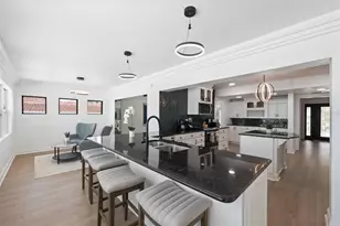 900 79th St S, Saint Petersburg, FL 33707 - Photo 15