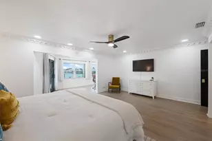900 79th St S, Saint Petersburg, FL 33707 - Photo 7