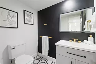 900 79th St S, Saint Petersburg, FL 33707 - Photo 49