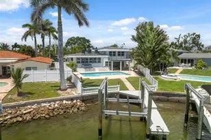 900 79th St S, Saint Petersburg, FL 33707 - Photo 85