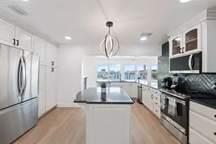 900 79th St S, Saint Petersburg, FL 33707 - Photo 13