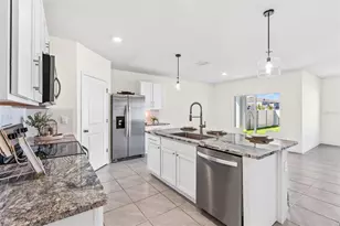 33471 Hamilton Hl Ln, Wesley Chapel, FL 33545 - Photo 3