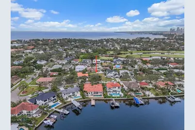 372 Bayview Drive NE, Saint Petersburg, FL 33704 - Photo 1