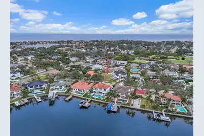 372 Bayview Drive NE, Saint Petersburg, FL 33704 - Photo 11