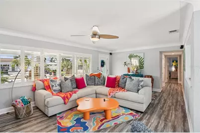 7869 Causeway Boulevard S, Saint Petersburg, FL 33707 - Photo 11