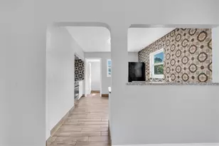 1101 28th St N, Saint Petersburg, FL 33713 - Photo 9