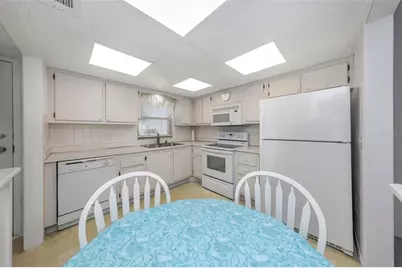 4550 Cove Circle #207, Saint Petersburg, FL 33708 - Photo 7