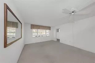 4550 Cove Cir, Saint Petersburg, FL 33708 - Photo 15