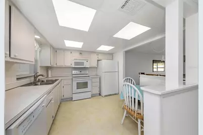 4550 Cove Circle #207, Saint Petersburg, FL 33708 - Photo 7