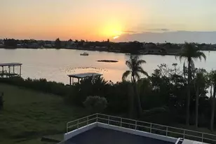 50 Harbor View Ln, Belleair Bluffs, FL 33770 - Photo 9