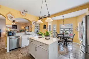 19411 Sandy Springs Cir, Lutz, FL 33558 - Photo 3