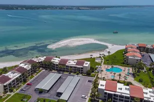 855 Bayway Blvd, Clearwater Beach, FL 33767 - Photo 3