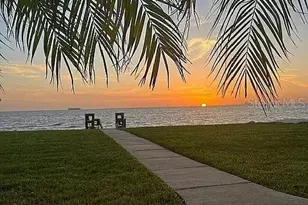 826 Bahia Del Sol Dr, Ruskin, FL 33570 - Photo 3