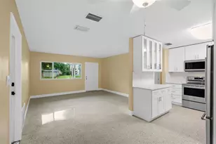 5680 Pershing St NE, Saint Petersburg, FL 33703 - Photo 9