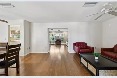 1045 44th Avenue NE, Saint Petersburg, FL 33703 - Photo 9