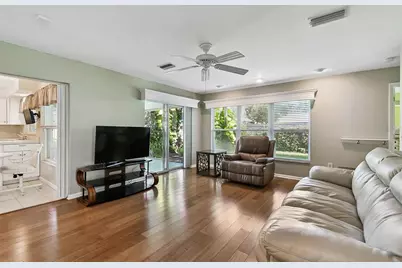 1045 44th Avenue NE, Saint Petersburg, FL 33703 - Photo 7
