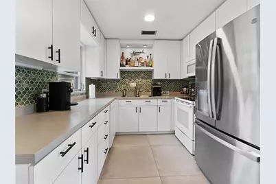 200 66th Street N, Saint Petersburg, FL 33710 - Photo 13