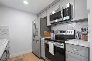 3826 Dr Martin Luther King Jr Street S, Saint Petersburg, FL 33703 - Photo 9