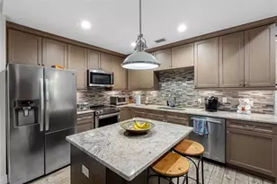 763 Date Palm Ln, Saint Petersburg, FL 33707 - Photo 5