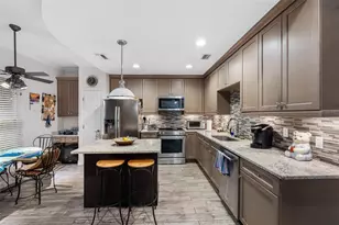 763 Date Palm Ln, Saint Petersburg, FL 33707 - Photo 3