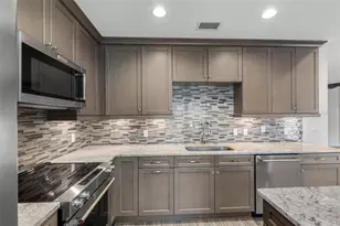 763 Date Palm Ln, Saint Petersburg, FL 33707 - Photo 7