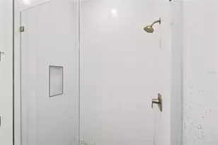 320 15th St N, Saint Petersburg, FL 33705 - Photo 23