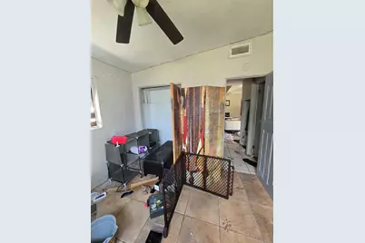 218 SE Jefferson Circle N, Saint Petersburg, FL 33703 - Photo 5