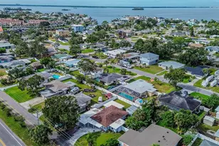 2484 Bayshore Blvd, Dunedin, FL 34698 - Photo 39