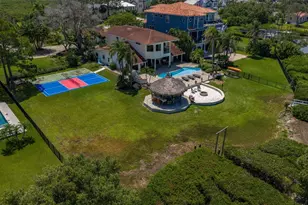 1632 Seabreeze Dr, Tarpon Springs, FL 34689 - Photo 77