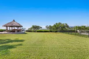 1632 Seabreeze Dr, Tarpon Springs, FL 34689 - Photo 73