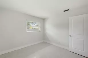 1877 Del Robles Dr, Clearwater, FL 33764 - Photo 23