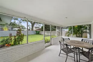 1877 Del Robles Dr, Clearwater, FL 33764 - Photo 13