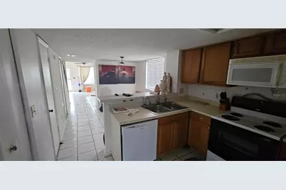 8711 Cobbler Place, Tampa, FL 33615 - Photo 9