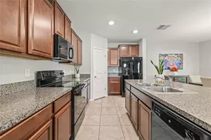 5017 Golden Fig Ln, Wimauma, FL 33598 - Photo 13