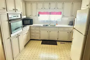 2000 E Bay Dr, Largo, FL 33771 - Photo 13