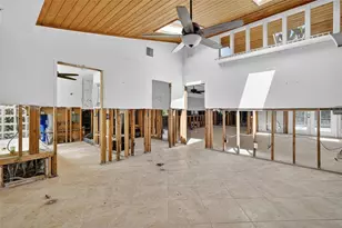 330 90th Ave NE, Saint Petersburg, FL 33702 - Photo 19