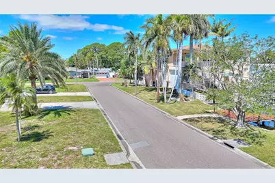 220 90th Avenue NE, Saint Petersburg, FL 33702 - Photo 9