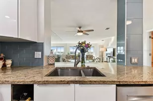 100 Bluff View Dr, Belleair Bluffs, FL 33770 - Photo 15